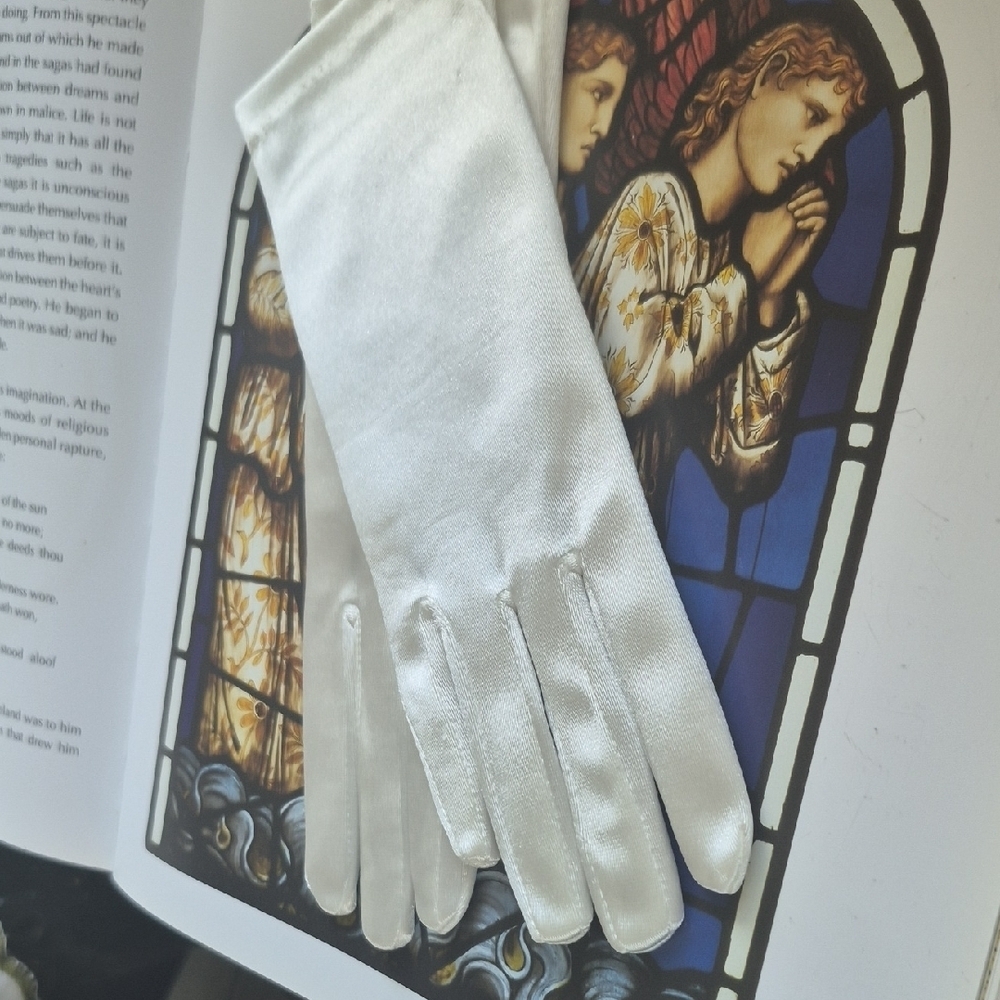 Elegant Off White Satin Gloves Pefect Wedding . First Communion .
